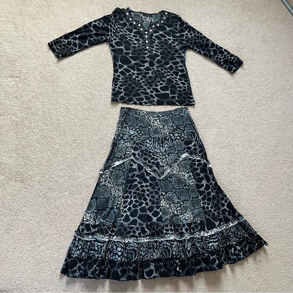 N.Y.P.L Collection Cheetah 3/4 Sleeve and Mid-Length Skirt